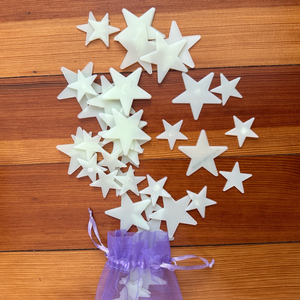 Vintage glow in the dark ceiling stars ✨⭐️